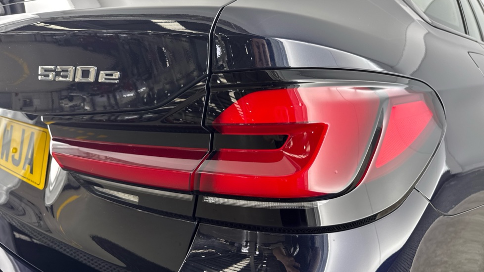 BMW 5 Series 530e xDrive M Sport 5dr Auto [Pro Pack] Estate - Image 22