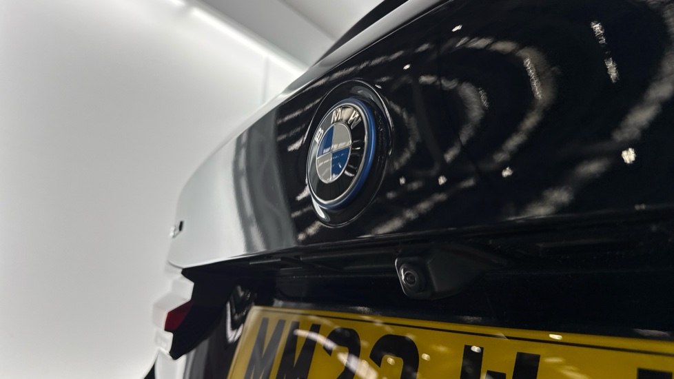 BMW 5 Series 530e xDrive M Sport 5dr Auto [Pro Pack] Estate - Image 25