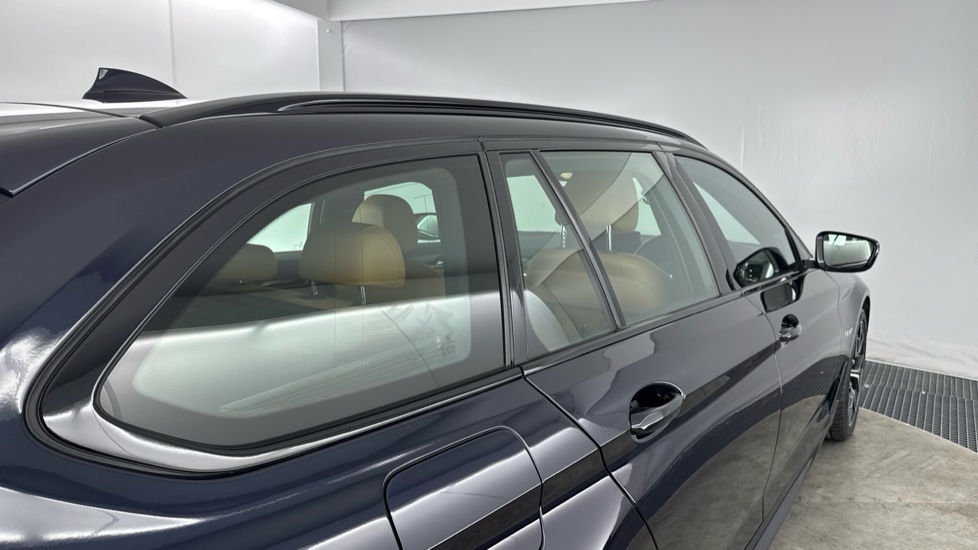 BMW 5 Series 530e xDrive M Sport 5dr Auto [Pro Pack] Estate - Image 29