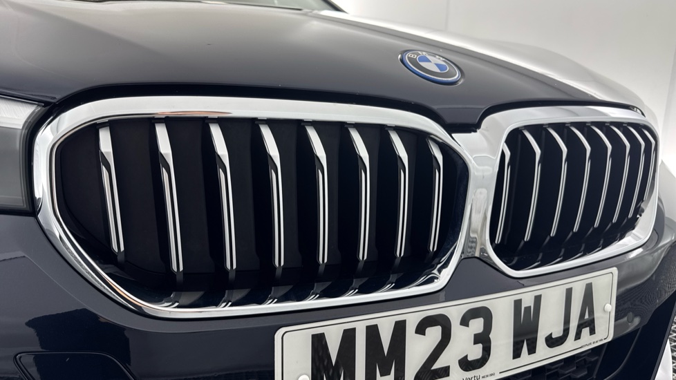 BMW 5 Series 530e xDrive M Sport 5dr Auto [Pro Pack] Estate - Image 33