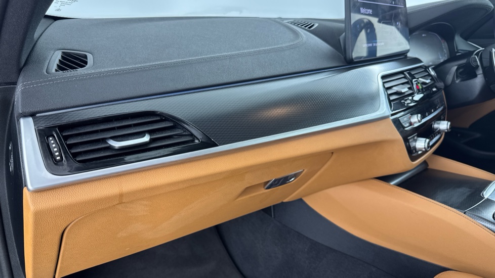 BMW 5 Series 530e xDrive M Sport 5dr Auto [Pro Pack] Estate - Image 36