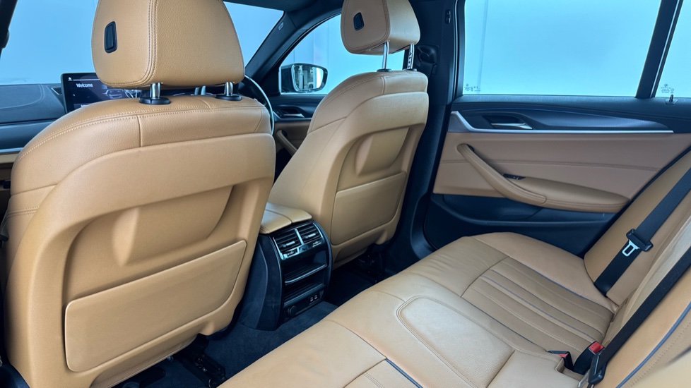 BMW 5 Series 530e xDrive M Sport 5dr Auto [Pro Pack] Estate - Image 37