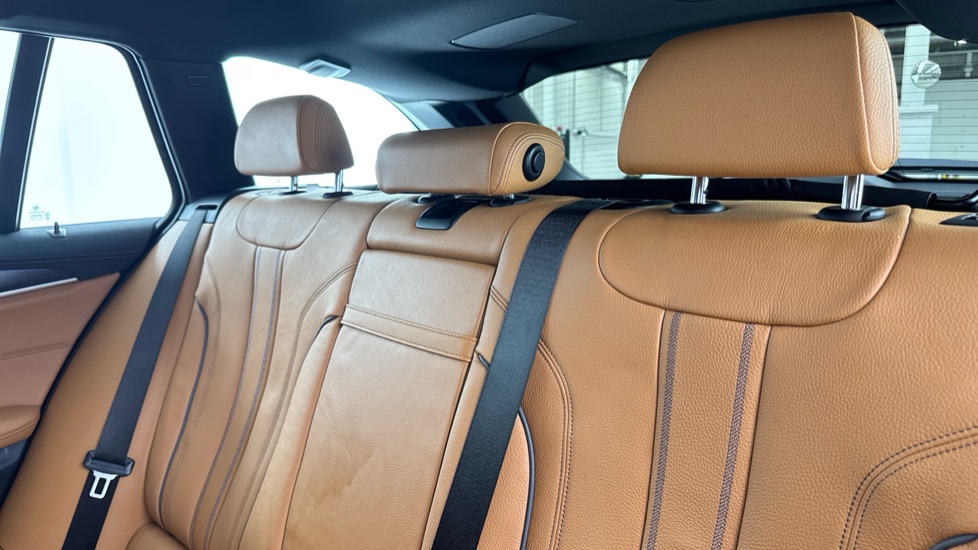 BMW 5 Series 530e xDrive M Sport 5dr Auto [Pro Pack] Estate - Image 40