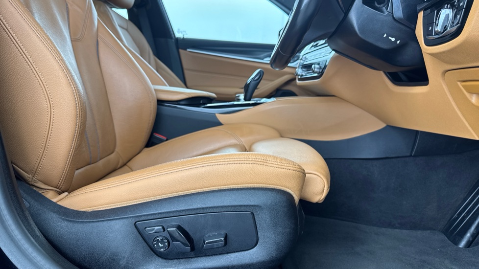 BMW 5 Series 530e xDrive M Sport 5dr Auto [Pro Pack] Estate - Image 44