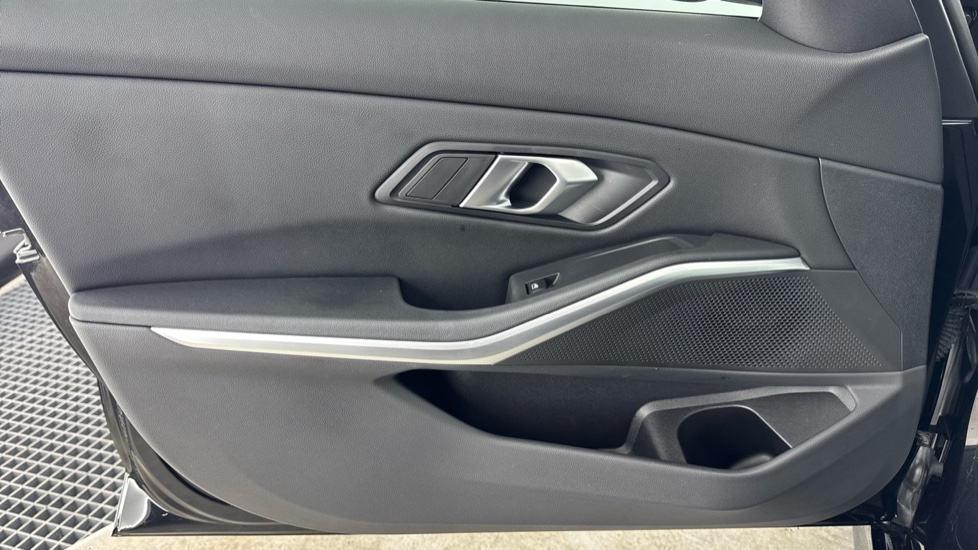 BMW 3 Series 330e 22.3 kWh Sport 4dr Step Auto Saloon - Image 31