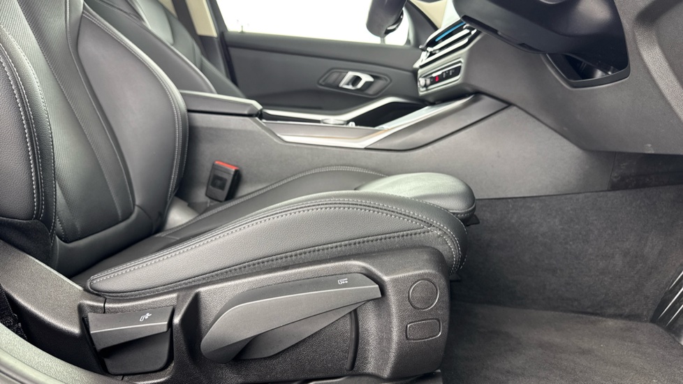 BMW 3 Series 330e 22.3 kWh Sport 4dr Step Auto Saloon - Image 43