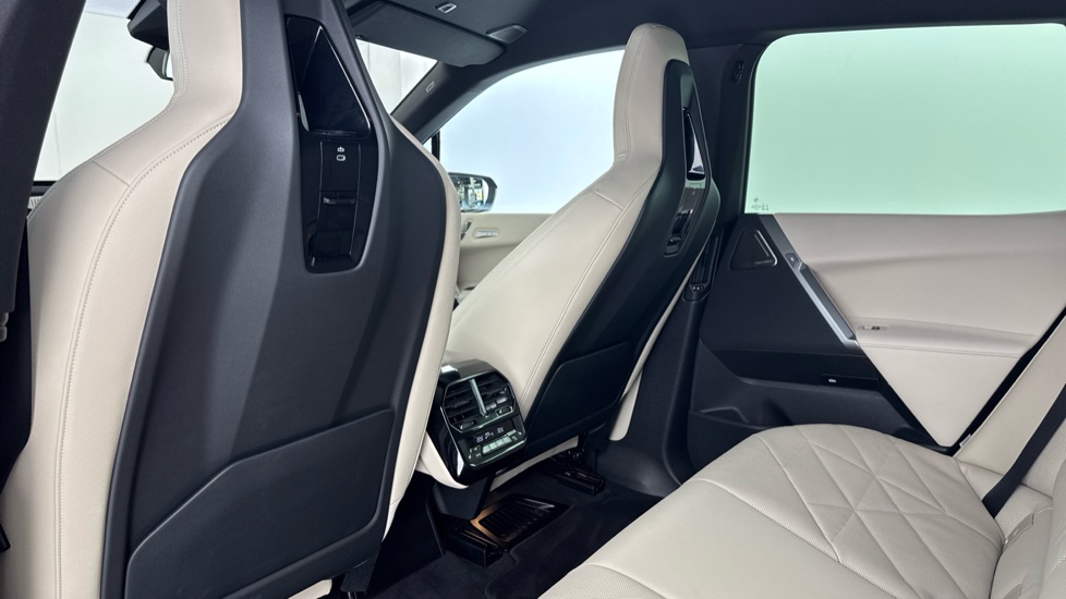 BMW iX 385kW xDrive50 M Sport 111.5kWh 5dr Auto Electric Estate - Image 38