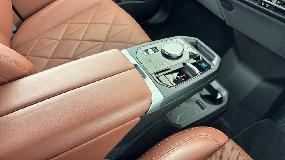BMW iX 300kW xDrive45 M Sport 101kWh 5dr Auto [Tech/Pro] Electric Estate - Image 10