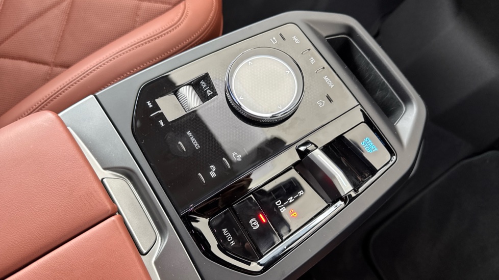 BMW iX 300kW xDrive45 M Sport 101kWh 5dr Auto [Tech/Pro] Electric Estate - Image 19