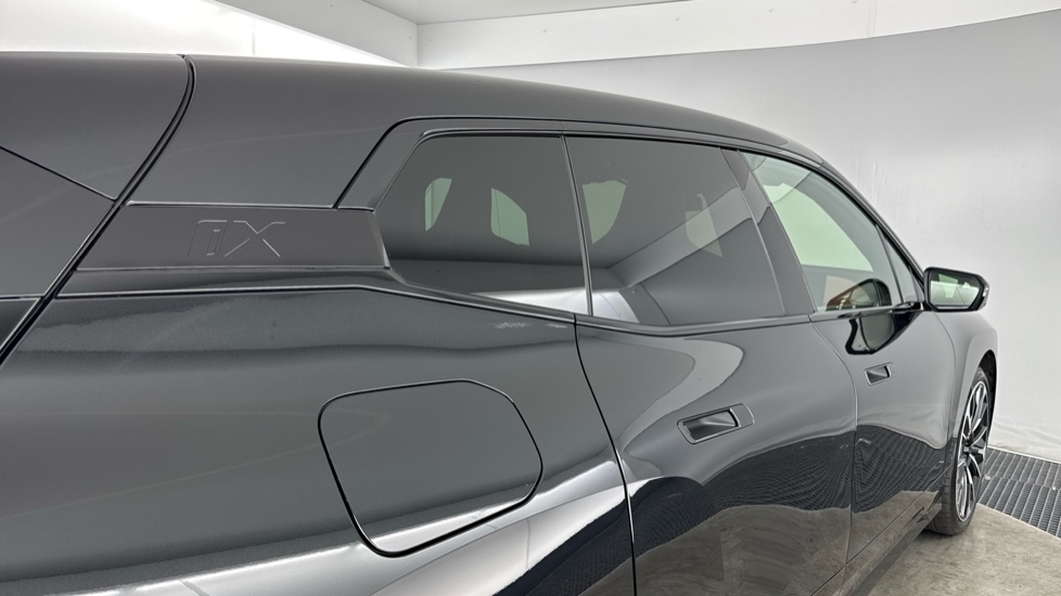 BMW iX 300kW xDrive45 M Sport 101kWh 5dr Auto [Tech/Pro] Electric Estate - Image 29