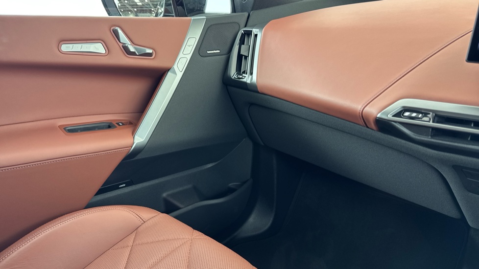 BMW iX 300kW xDrive45 M Sport 101kWh 5dr Auto [Tech/Pro] Electric Estate - Image 53