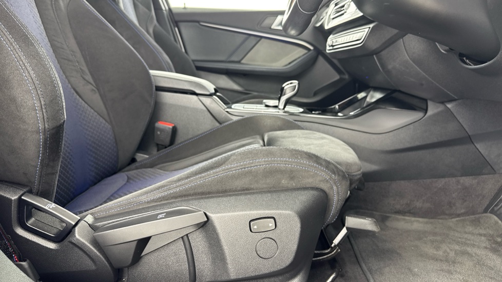 BMW 1 Series M135i xDrive 5dr Step Auto [Pro Pack] Petrol Hatchback - Image 42