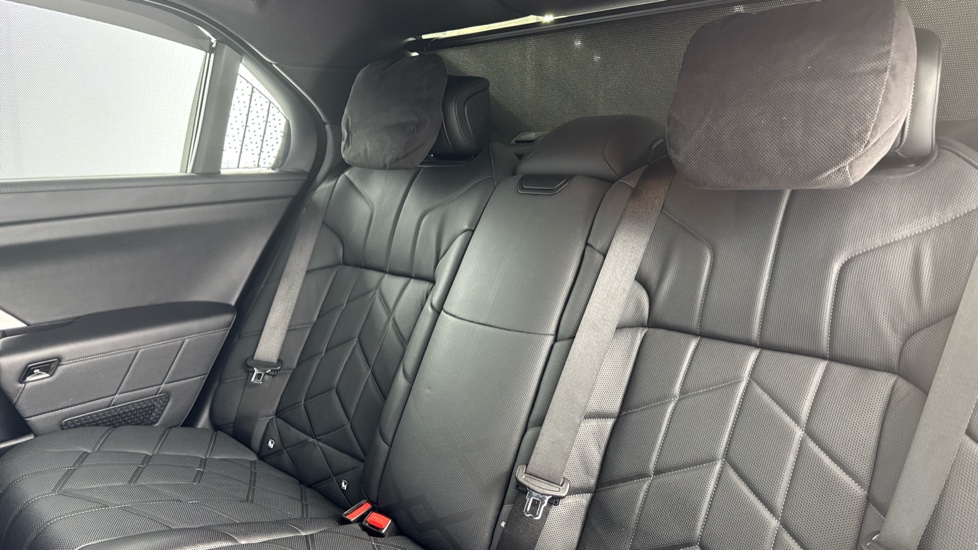 BMW 7 Series 750e xDrive M Sport 4dr Auto [Executive Pack] Saloon - Image 12