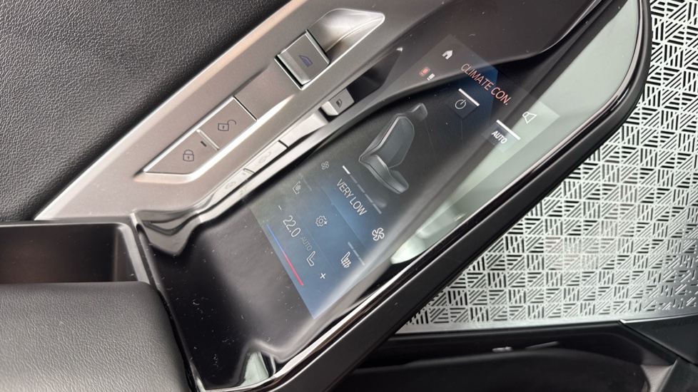 BMW 7 Series 750e xDrive M Sport 4dr Auto [Executive Pack] Saloon - Image 50