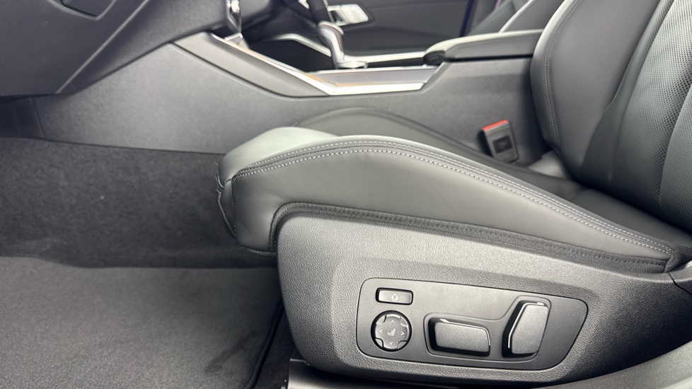 BMW M3 xDrive Competition M 5dr Step Auto Petrol Estate - Image 35