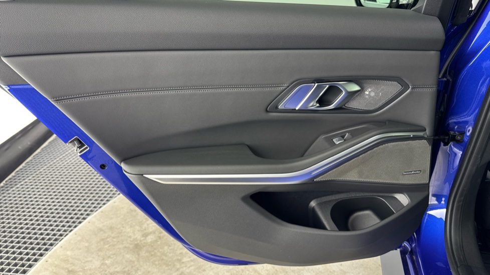 BMW M3 xDrive Competition M 5dr Step Auto Petrol Estate - Image 38