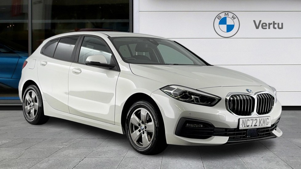 BMW 1 Series 118i [136] SE 5dr Step Auto [Live Cockpit Pro] Petrol Hatchback - Image 1