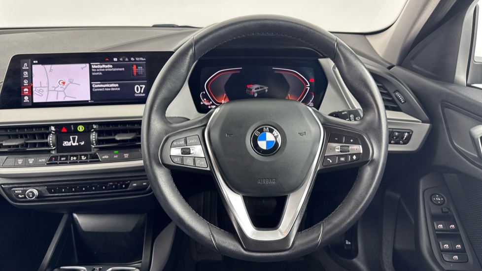 BMW 1 Series 118i [136] SE 5dr Step Auto [Live Cockpit Pro] Petrol Hatchback - Image 5