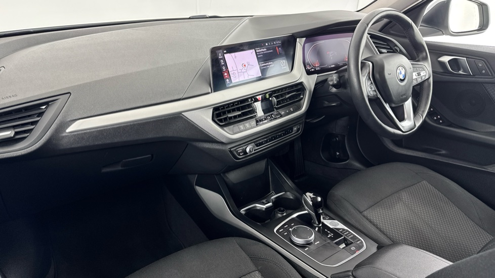BMW 1 Series 118i [136] SE 5dr Step Auto [Live Cockpit Pro] Petrol Hatchback - Image 7