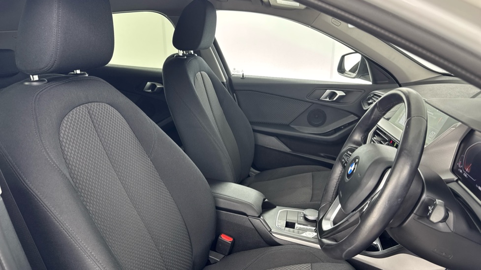 BMW 1 Series 118i [136] SE 5dr Step Auto [Live Cockpit Pro] Petrol Hatchback - Image 11