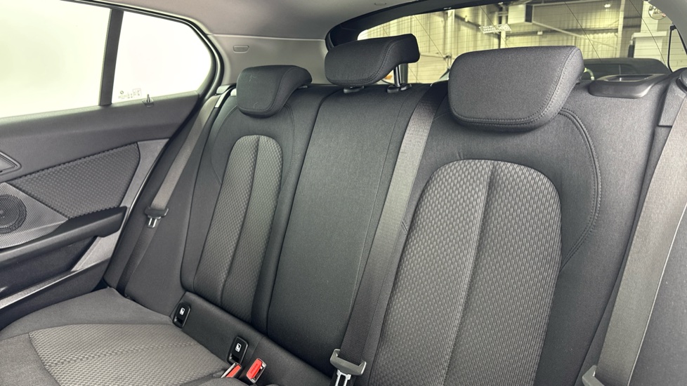 BMW 1 Series 118i [136] SE 5dr Step Auto [Live Cockpit Pro] Petrol Hatchback - Image 12