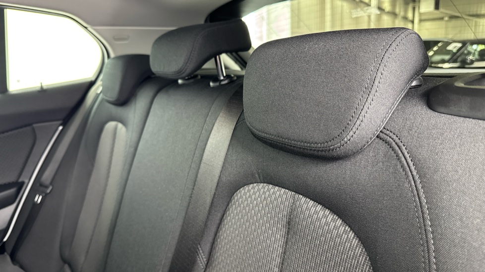 BMW 1 Series 118i [136] SE 5dr Step Auto [Live Cockpit Pro] Petrol Hatchback - Image 36