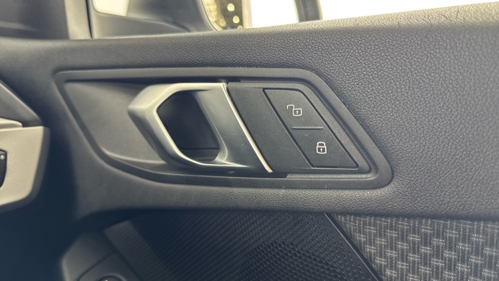 BMW 1 Series 118i [136] SE 5dr Step Auto [Live Cockpit Pro] Petrol Hatchback - Image 46