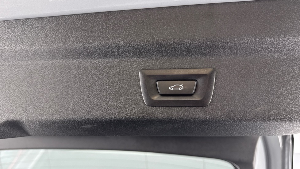 BMW iX2 150kW eDrive20 M Sport 65kWh 5dr Auto Electric Hatchback - Image 28
