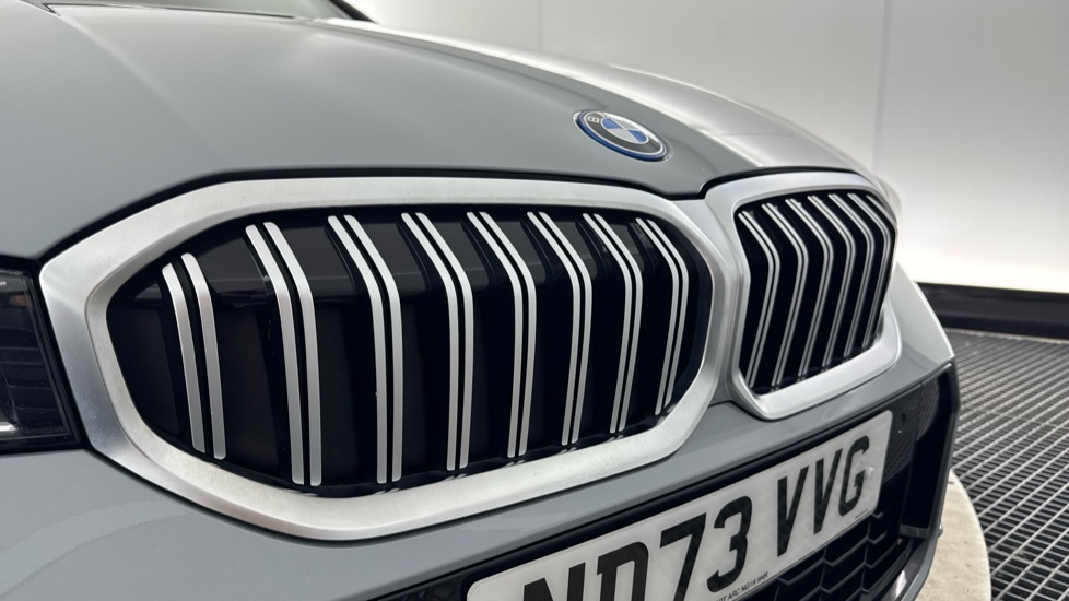 BMW 3 Series 330e M Sport 4dr Step Auto Saloon - Image 31