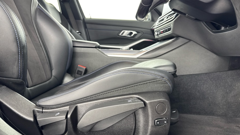 BMW 3 Series 330e M Sport 4dr Step Auto Saloon - Image 43