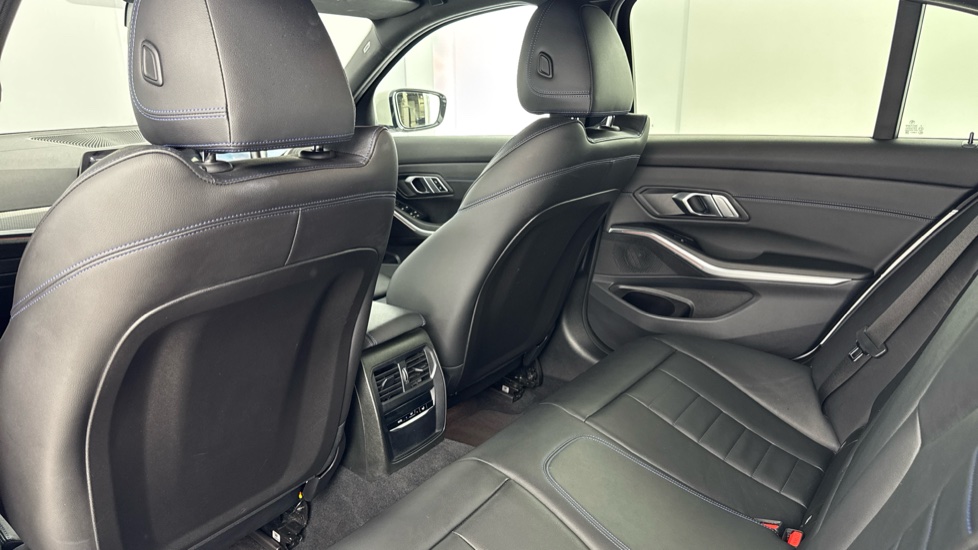 BMW 3 Series 320i M Sport 4dr Step Auto Petrol Saloon - Image 34