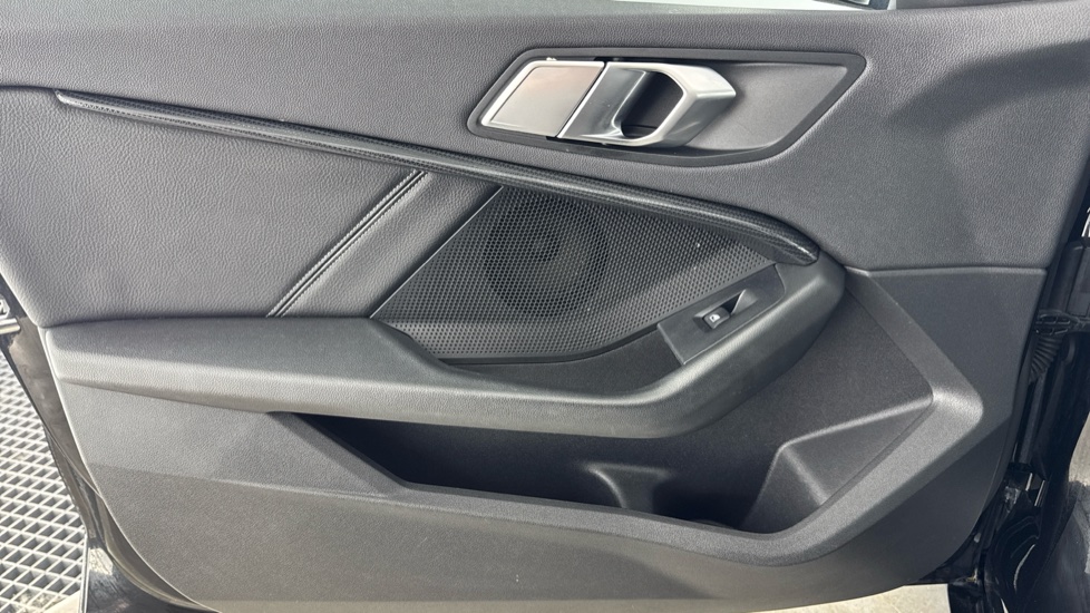 BMW 1 Series 118i Sport 5dr Petrol Hatchback - Image 30