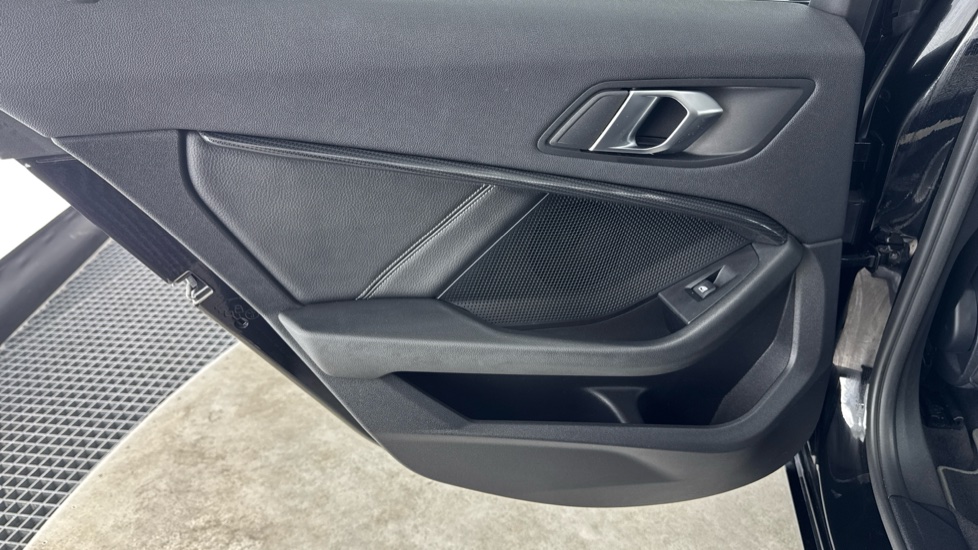 BMW 1 Series 118i Sport 5dr Petrol Hatchback - Image 34