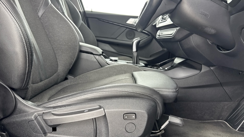BMW 1 Series 118i Sport 5dr Petrol Hatchback - Image 39