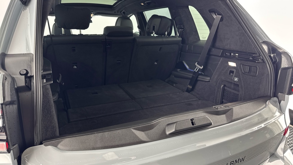 BMW X7 xDrive40i MHT M Sport 5dr Step Auto Petrol Estate - Image 29