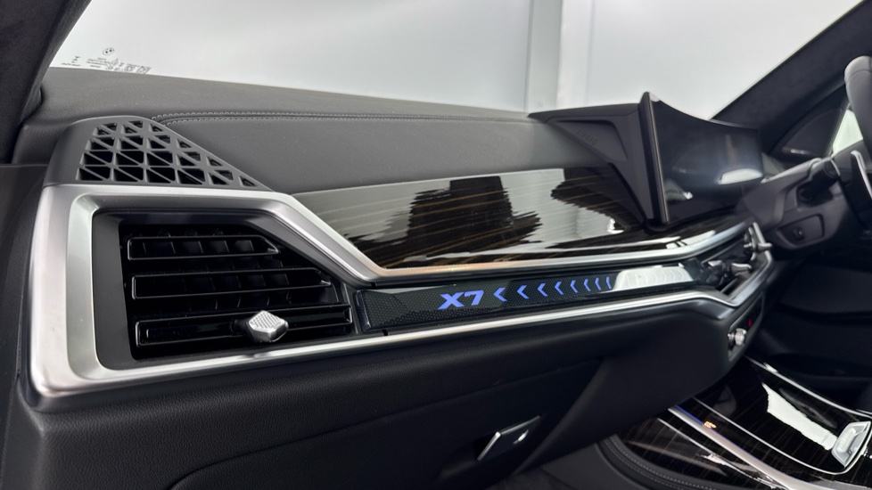 BMW X7 xDrive40i MHT M Sport 5dr Step Auto Petrol Estate - Image 36