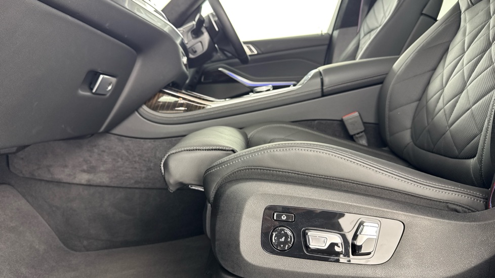 BMW X7 xDrive40i MHT M Sport 5dr Step Auto Petrol Estate - Image 37