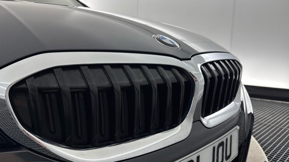 BMW 3 Series 330e M Sport 5dr Step Auto Estate - Image 31