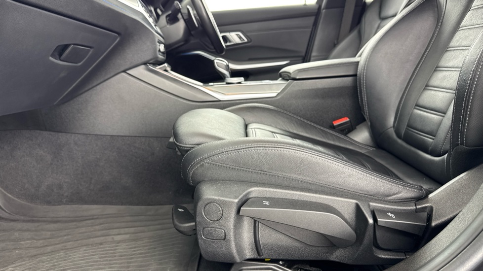 BMW 3 Series 330e M Sport 5dr Step Auto Estate - Image 32
