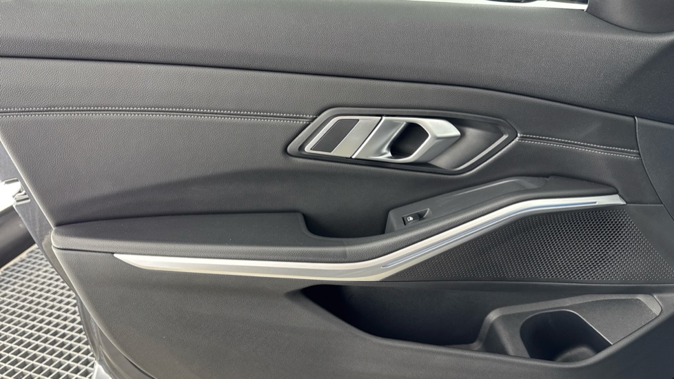 BMW 3 Series 330e M Sport 5dr Step Auto Estate - Image 34