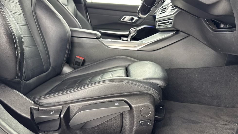BMW 3 Series 320i M Sport 4dr Step Auto Petrol Saloon - Image 41