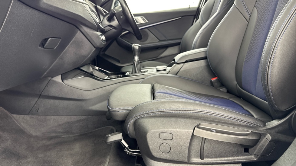 BMW 1 Series 118i [136] M Sport 5dr [Live Cockpit Professional] Petrol Hatchback - Image 32