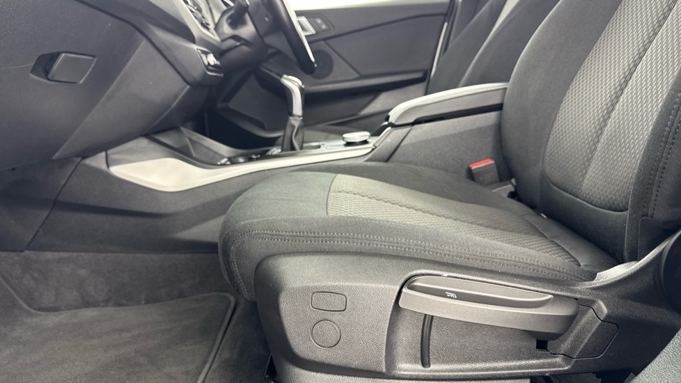 BMW 1 Series 118i [136] SE 5dr Petrol Hatchback - Image 31