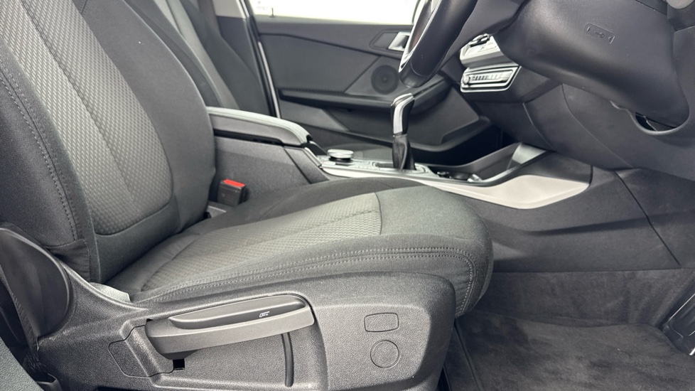 BMW 1 Series 118i [136] SE 5dr Petrol Hatchback - Image 39