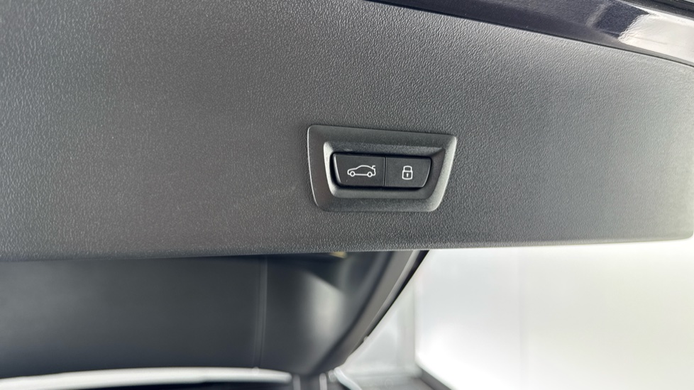 BMW X3 20 xDrive M Sport 5dr Step Auto Petrol Estate - Image 39