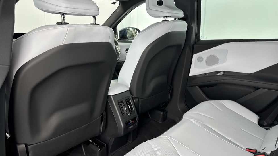 BMW iX3 345kW xDrive50 113kWh 5dr Auto [Tech plus] Electric Estate - Image 39