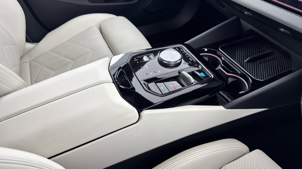 BMW i5 250kW eDrive40 M Sport 84kWh 4dr Auto Electric Saloon - Image 10