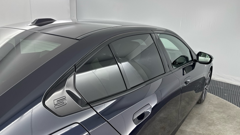 BMW i5 250kW eDrive40 M Sport 84kWh 4dr Auto Electric Saloon - Image 28