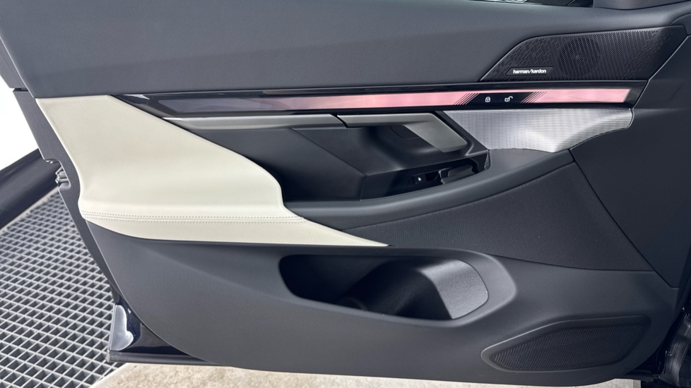 BMW i5 250kW eDrive40 M Sport 84kWh 4dr Auto Electric Saloon - Image 35