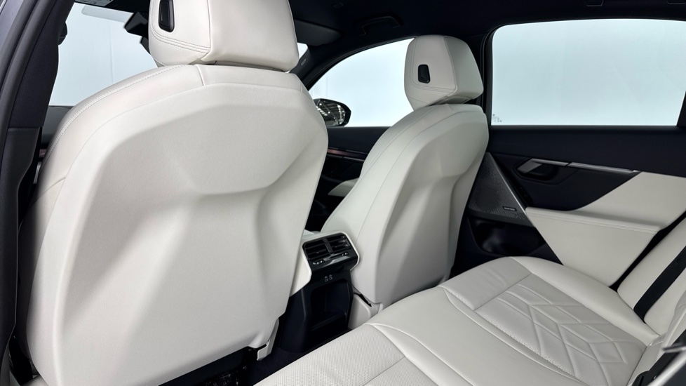 BMW i5 250kW eDrive40 M Sport 84kWh 4dr Auto Electric Saloon - Image 38